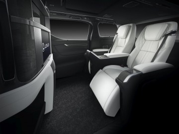 Wyceniony pierwszy minivan Lexusa